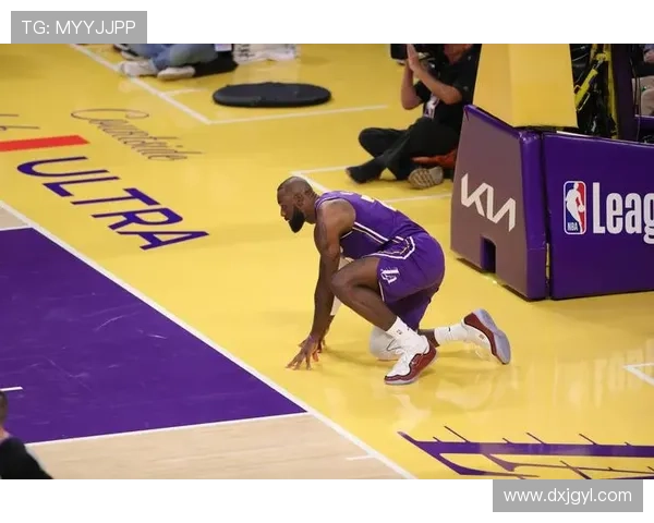 雷迪克回应罚球争议称东契奇技犯将申诉